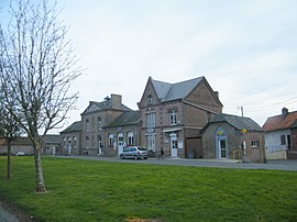 The town hall and school in Quesnoy