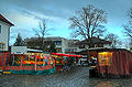 Wochenmarkt am Rathausplatz 2008 im Hintergrund das alte