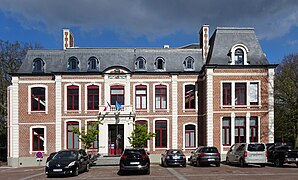 Hôtel-de-Ville (Roncq), view from Rue du Dr Galissot (Fr)