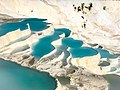 Dünyaca ünlü Pamukkale Travertenlerinden bir görünüm, Denizli, Türkiye.