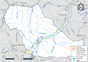 Carte en couleur présentant le réseau hydrographique de la commune