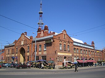 Le marché d'Āgenskalns et l'ancienne tour de télévision