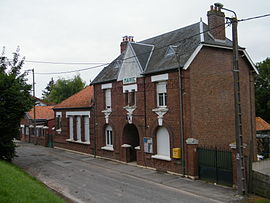 The town hall and school in Aveluy