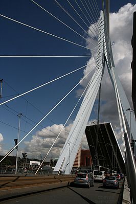 Erasmusbrug in geopende toestand. Dit is de grootste en zwaarste in zijn soort in Europa