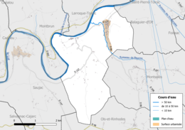 Carte en couleur présentant le réseau hydrographique de la commune