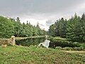 L'étang de Kerlivio vu depuis la terrasse située devant le vieux château.