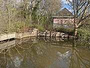 Brug met noordelijk brughoofd en oude brugleuning (april 2021)