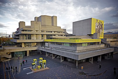 倫敦皇家國家劇院，丹尼斯·拉斯頓（英語：Denys Lasdun） (1967–76年)