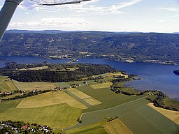 Sundvollen (närmast) och Kroksund.