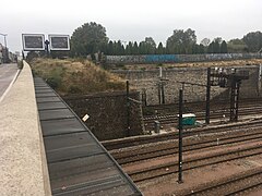 Un lato del muro dell'ex cinta di Thiers lungo i binari ferroviari in uscita dalla Gare de Lyon e dalla Gare de Paris-Bercy, vicino alla Porte de Charenton.