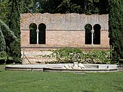 Pan de mur roman, dont les baies géminées pourraient ressembler à celles disparues de la tour Maurand.