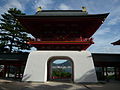 A porta do Templo sintoista de Akama-jingu(dende interior)