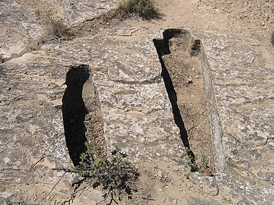 Mezepoka tombejo, Hispanio