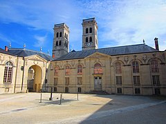 Côté est du palais et cathédrale depuis la cour intérieure.