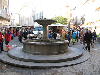 Les Vans (Ardèche), marché aux légumes.