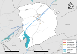 Carte en couleur présentant le réseau hydrographique de la commune