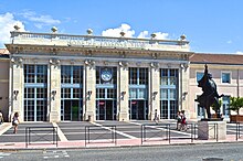 Façade de la gare de Valence-Ville et Statue de Désiré Bancel