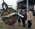 Vainikas Saulės mūšio ir kunigaikščio Vykinto atminimui. Liucija Bertulienė, Hubertas Smilgys, Romas Batūra