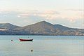 Bracciano, Italien: Braccianosee mit Blick auf die Sabatiner Berge