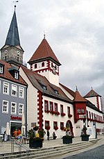 Rathaus und St.- Bartholomäus-Kirche am Markt