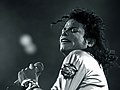 Michael Jackson, pi gwo vandè dosye nan mond lan ak apeprè 1 milya dola dosye vann (karyè solo + Senkon Jackson), pi byen ki vann albòm nan mond lan ak "suspense" sou 100 milyon kopi, premye atis Afriken-Ameriken yo ale sou kanal la MTV, premye atis afriken-ameriken nan istwa mizik la, te eli "Millennium Artist" nan lane 2000.