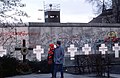 January 1990: Deutsch: Symbolische Grabkreuze für die Opfer der Mauer