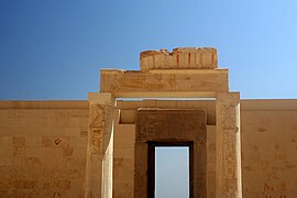 Une porte du temple.