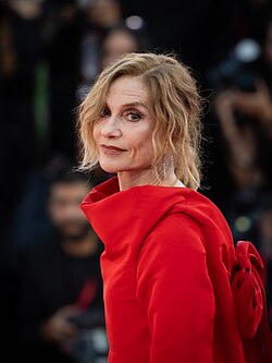 Isabelle Huppert Venetsian elokuvajuhlilla 2024.