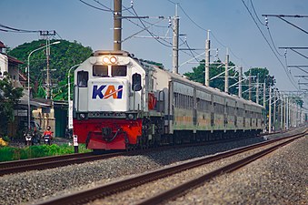 302/303 Sri Tanjung ditarik oleh CC 201 92 01 (CC 201 100) di petak Gawok -Purwosari 2020.