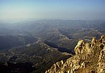 Vue sur des villages kabyles depuis les hauteurs du Djurdjura.