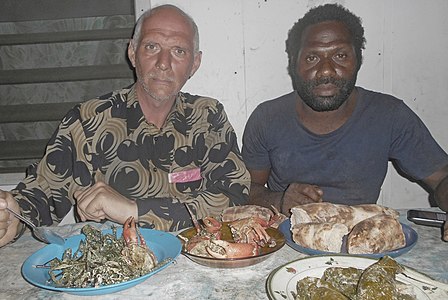 Breakfast with an Aboriginal (Pentecost Island, Vanuatu, 2019) — If you have the opportunity to live as a guest of an Aboriginal, eating like him, these are two advantages at once.