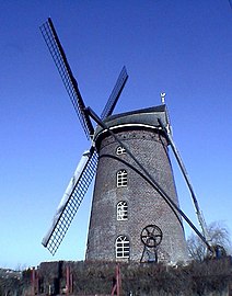 Moulin tronconique en briques. Steenmeulen (Terdeghem).