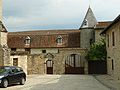 Logis près de l'église.