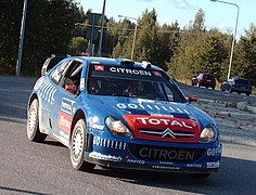 Loeb op 'n padgedeelte tydens die Rally Finland in 2006