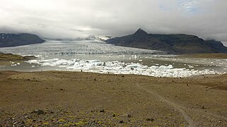 Outlet glacier Fjallsjökull with glacial lake Fjallsárlón