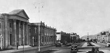 Imagen histórica con la recién inaugurada avenida Alfonso Ugarte