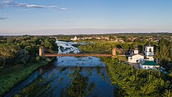 Pohled na město, v popředí Severní řetězový most a kostel svatého Mikuláše