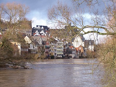 Hochwasser mit überspültem Wehr