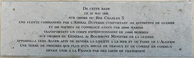 Plaque commémorative sur une digue du quartier du Mourillon à Toulon