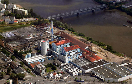 Ancienne raffinerie de sucre Béghin Say sur les bords de la Loire (bras de Pirmil).