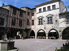 The main square in Castelnau-de-Montmiral