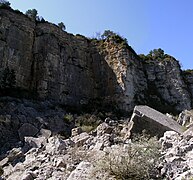 Chaos de blocs au pied du rocher du Combalou.