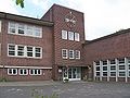 image=http://commons.wikimedia.org/wiki/File:Hamburg.Lienaustraße.schule.wmt.jpg