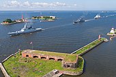 Parade kapal perang Rusia di Kronstadt