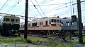 運用離脱後も残されている3030編成（左）、東二見車庫で休む3062編成（中）、倉庫代用として使われている3003号車（右）