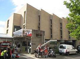 The town hall in Ardes