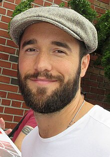 Josh Bowman (31666422938).jpg