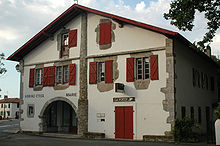 Ang Town Hall ug Post Office sa Larrestore