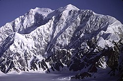 Mount Logan, pohled od jihozápadu