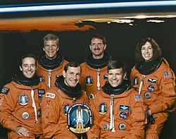 v. l. n. r. Jean-François Clervoy, Scott Parazynski, Curtis Brown, Joseph Tanner, Donald McMonagle, Ellen Ochoa